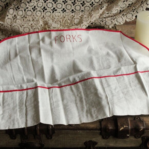 Vintage 1950s Silverware Holder, White And Red Fork Pocket, Kitchen Linens - Picture 9 of 13